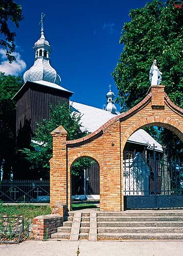 Łowiczek, drewniany kościół